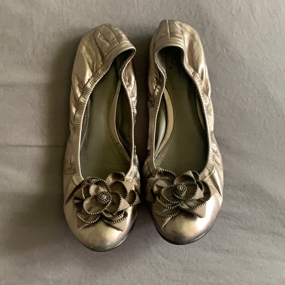 Halogen Pewter ballet flats with flower made of zipper
